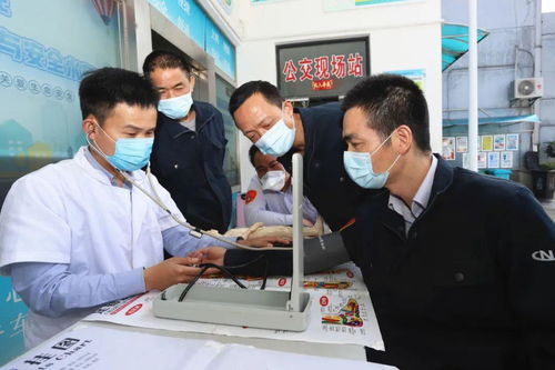 護(hù)健康保安全,寧波公交邀請(qǐng)上海中醫(yī)健康咨詢師 健康服務(wù)送一線